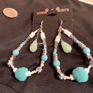 Bernie and Traci, Vintage BoHo Blue Beaded, Silvertone, Dangling Earrings 💙💚🍀